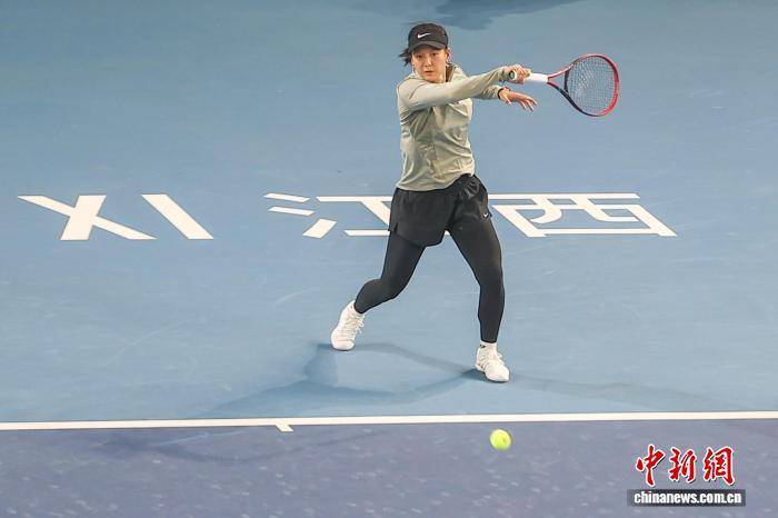 江西（九江）网球公开赛：中国选手郑妩双迎职业生涯巡回赛正赛首胜