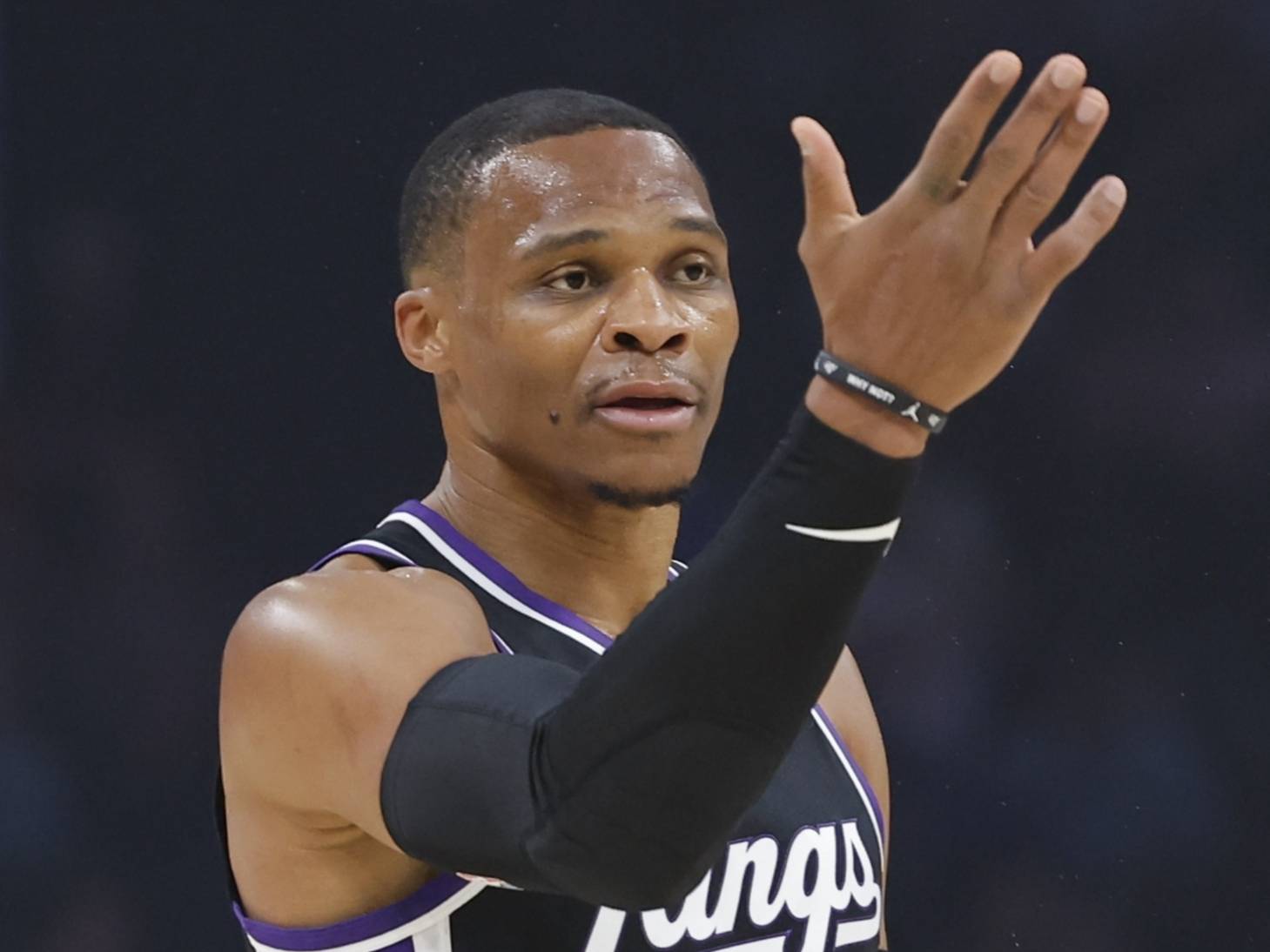 真相大白!威少谈休赛期为何跳出合同,表示是掘金想要终止合作