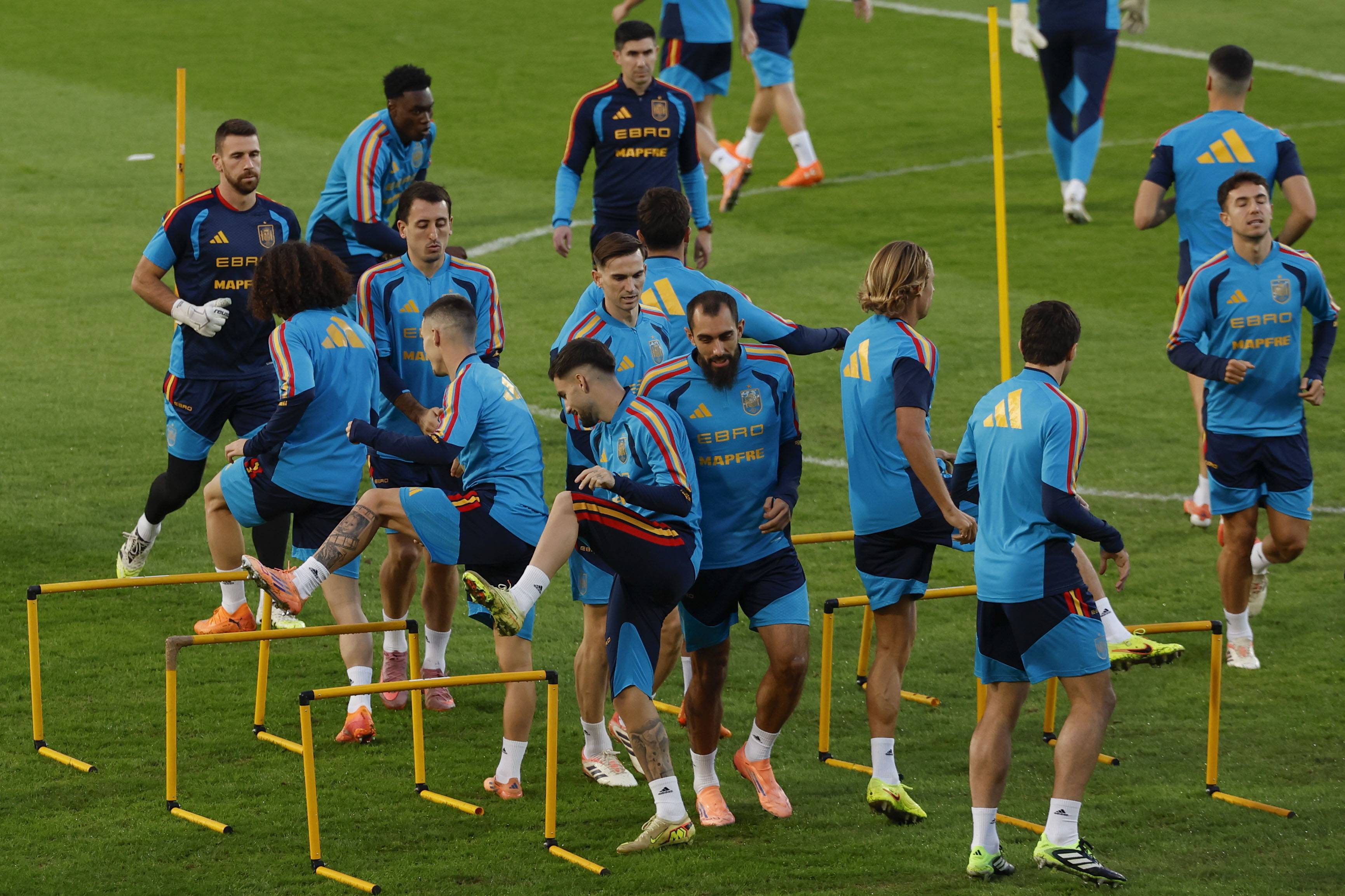 （外代二线）足球——世界杯预选赛：西班牙赛前备战