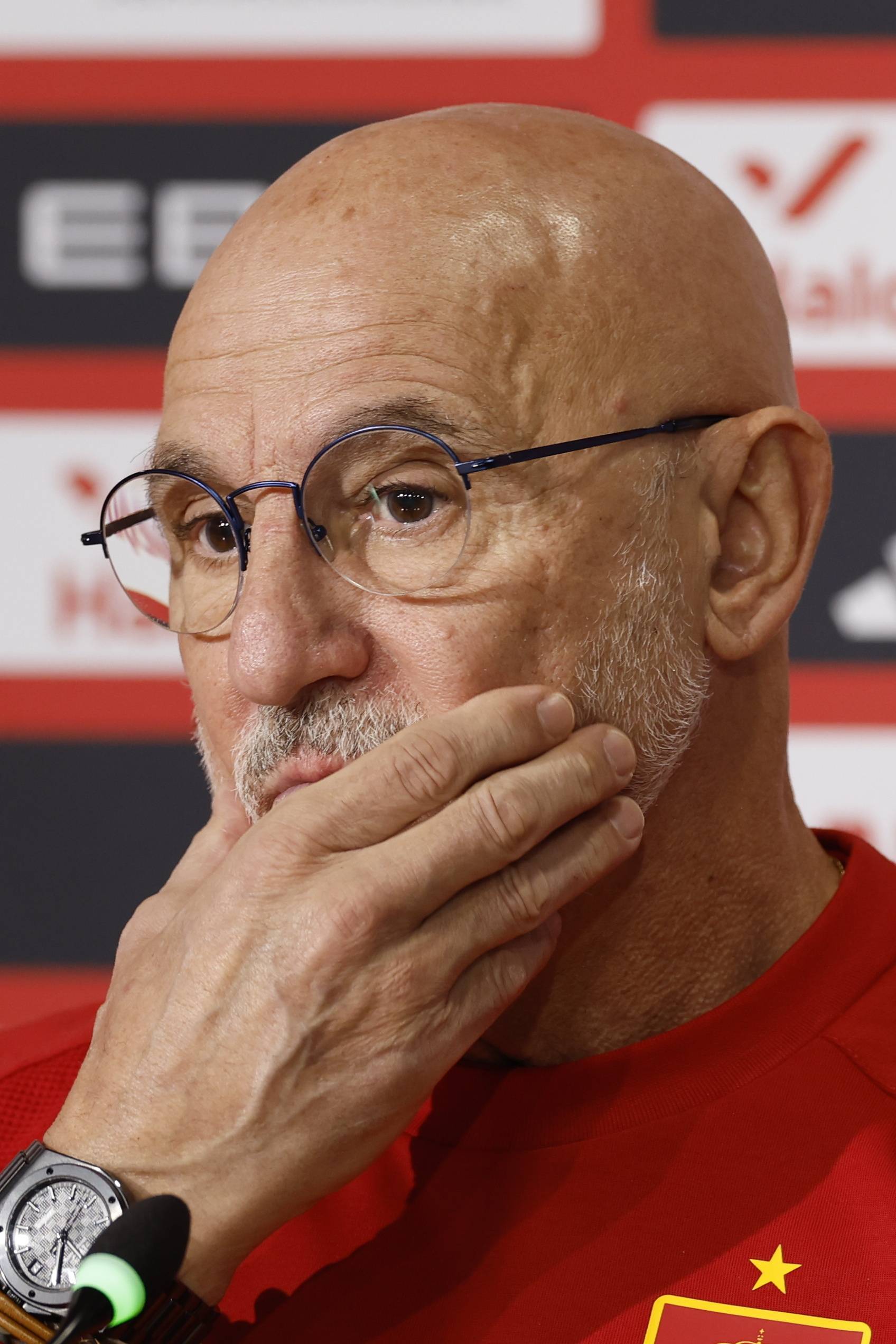 （外代二线）足球——世界杯预选赛：西班牙赛前备战